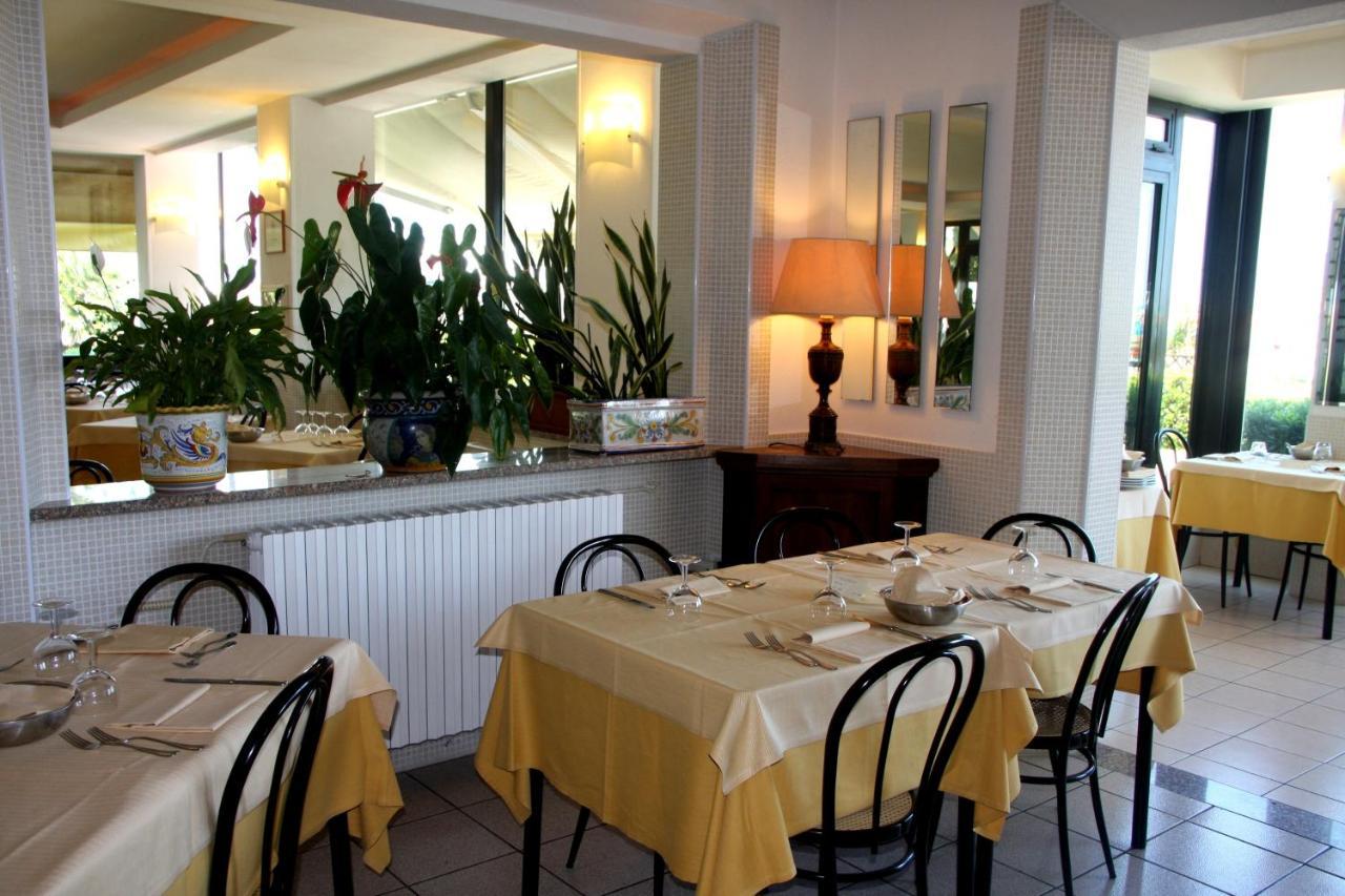 Hotel Angela Fano Ngoại thất bức ảnh